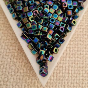 4mm Cube, Metallic Variegated Blue SB0455, 5gms