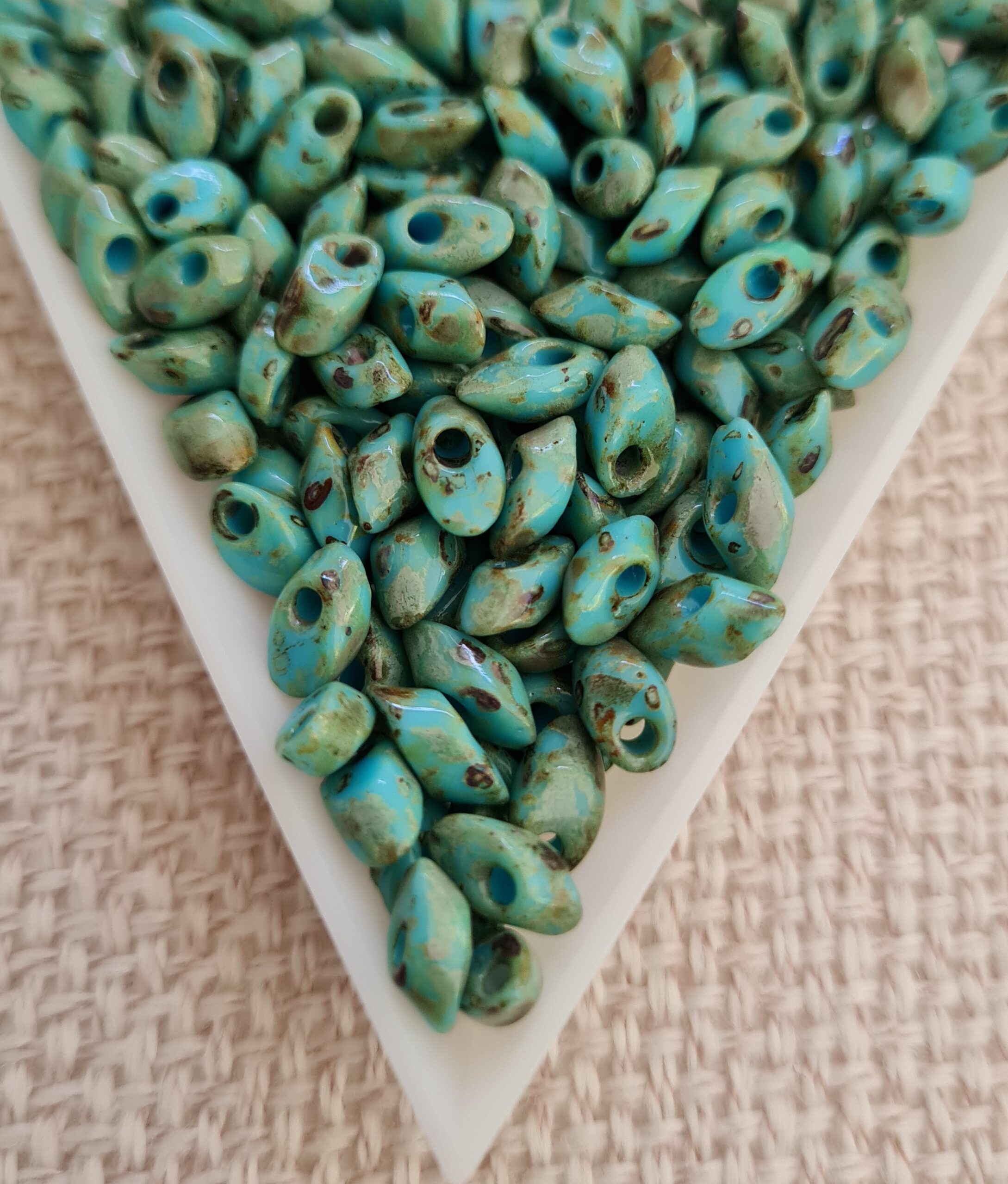 Long Magatama 4x7mm, Picasso Opaque Seafoam Green, col. LMA4514, 5gms