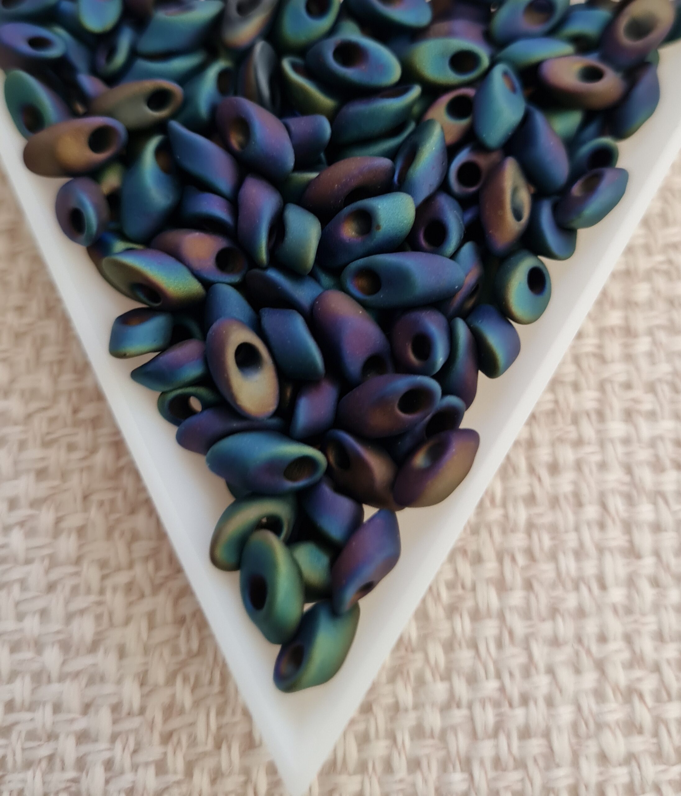 Long Magatama 4x7mm, Matte Purple Iris, 5gms