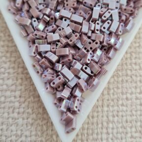 Half tila 5x2.3x1.9mm, Opaque Mauve Luster, col.HTL0437, 5gms