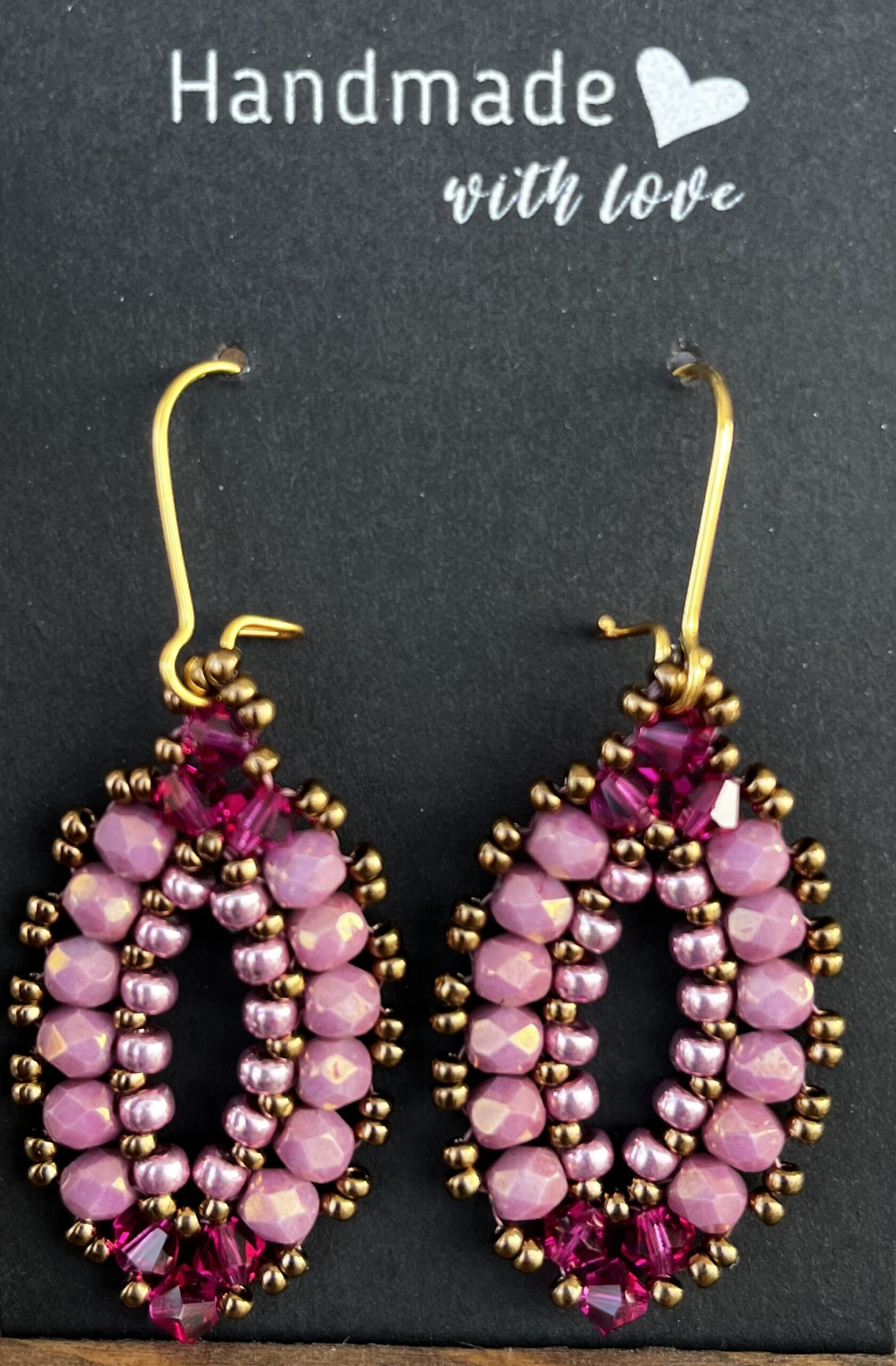 Beaded earring with fire polish beads, pink and fushia